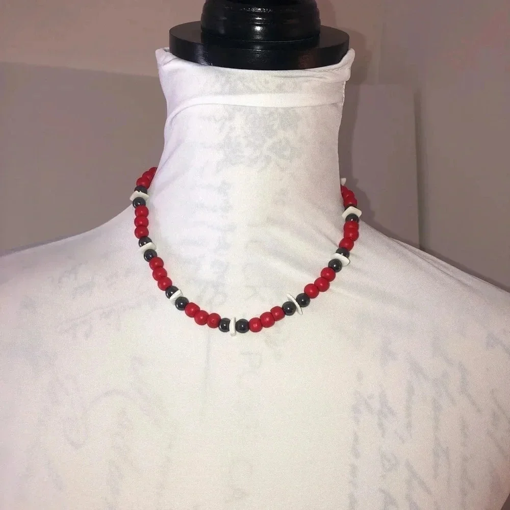 8 inch Unisex Tahitian style beaded‎ necklace black white and red colors.